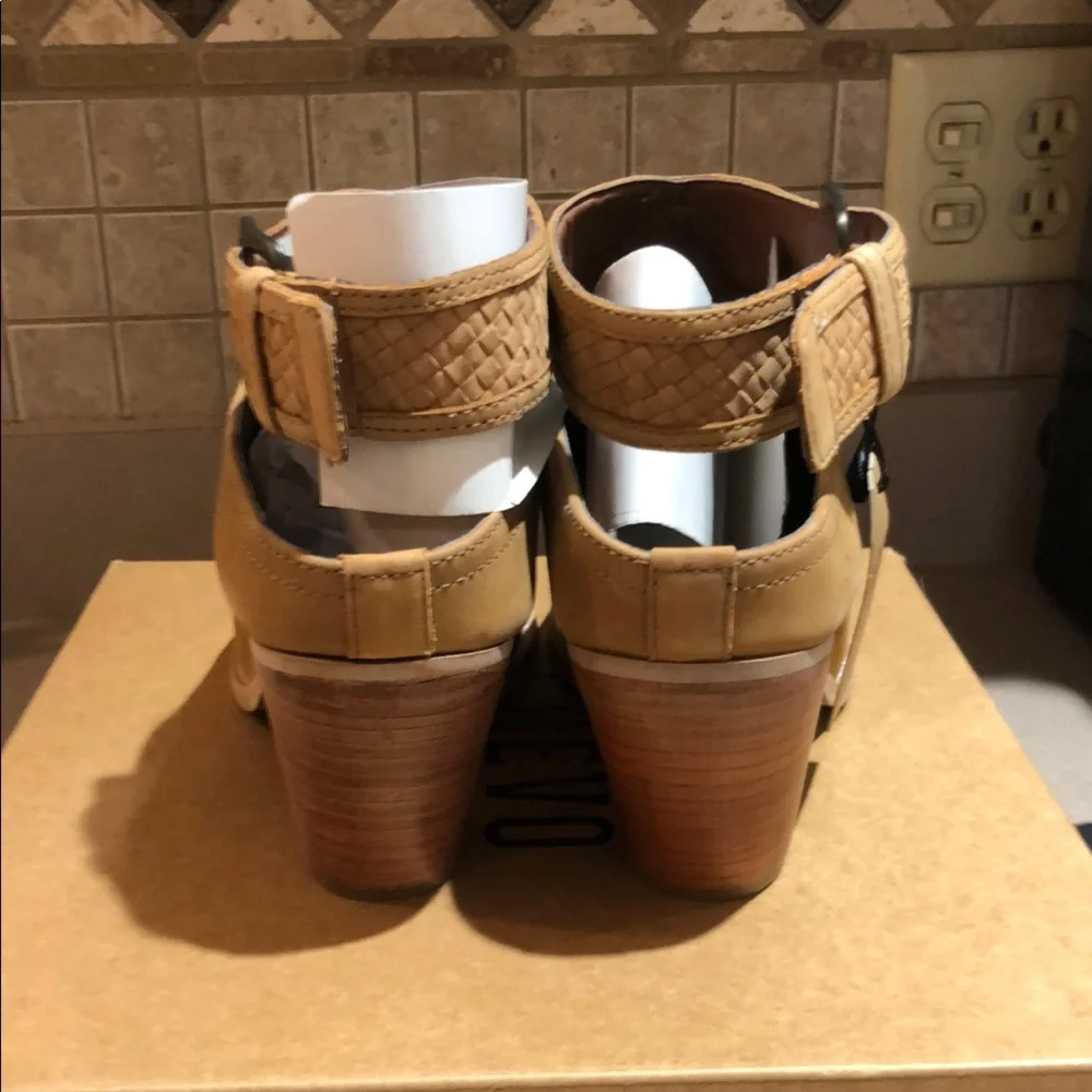 New Crevo Camel Tan Buckle Heeled Mules Sz. 10 - Picture 7 of 8